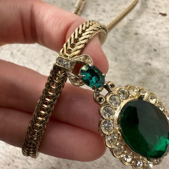 Vintage Regency Victorian Look 60s Faux Emerald Necklace - Picture 3 of 5